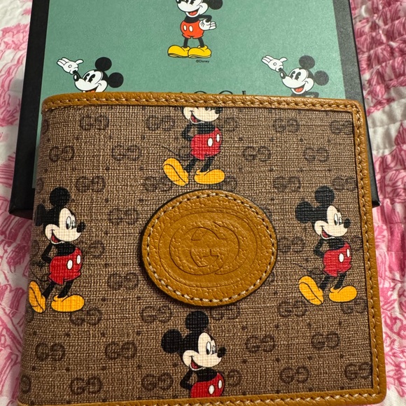 Excellent used condition Men’s Disney x Gucci wallet - Picture 7 of 7